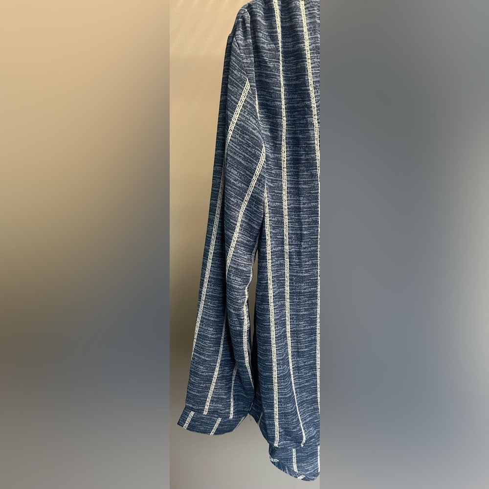 NO BRAND SHOWN size MEDIUM Blue and White Relaxed Blouse with Mandarin Collar - Picture 3 of 5